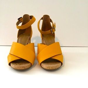 Aerosoles Women’s Carnegie Yellow Wedge Sandals Size 9.5M